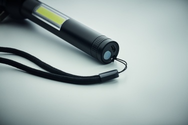 Logotrade Geschäftsgeschenke das Foto: 3-in-1 Aluminium-Taschenlampe mit Nothammer und Sicherheitsgurt-Schneider, individuell bedruckbar.