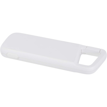 Logotrade Logogeschenke das Foto: Alkes 12 W 5.000 mAh wasserfeste Powerbank aus recyceltem Kunststoff mit Karabinerhaken