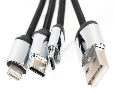 Logotrade Werbeartikel das Foto: 4-in-1-Kabel mit elighted-Logo im Holzgehäuse