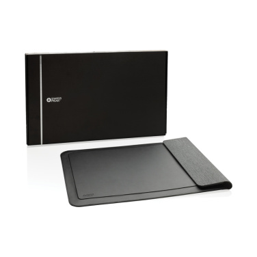 Logo trade promotional items image of: Swiss Peak 15W magnetic charging laptop sleeve 14-15,6"