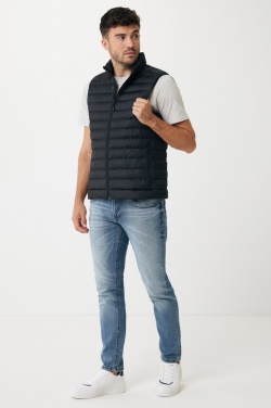 Logotrade firmakingituse foto: Iqoniq Meru meeste taaskasutatud polüestrist vest