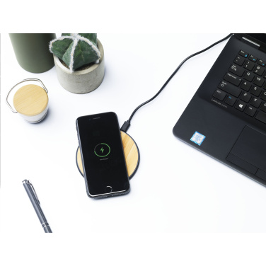 Logotrade mainoslahjat ja liikelahjat tuotekuva: Bamboo 10W Wireless Charger langaton pikalaturi