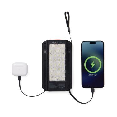 Logotrade biznesa dāvanas foto: Nordic Drift Titan 10.000mAh saules enerģijas lādētājs ar 3 paneļiem