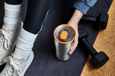 Logotrade kampanjprodukter bild: Black+Blum Isolerad rese mugg 600 ml