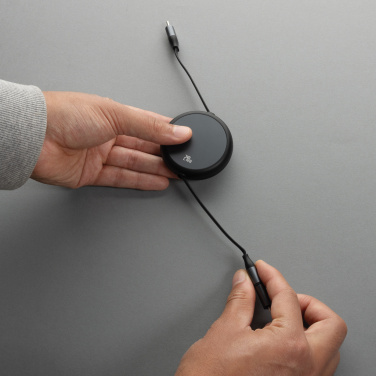 Logotrade reklamprodukter bild: Terra RCS återvunnen aluminium 240W utdragbar 2-i-1 kabel